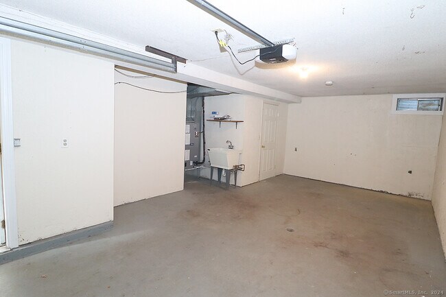 Building Photo - 349 Allen Rd