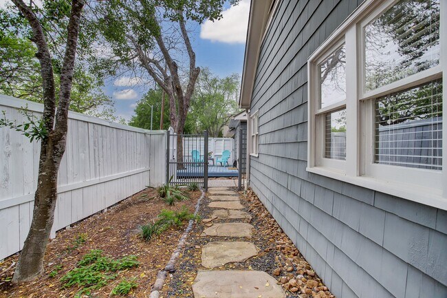 Building Photo - 2228 Addison Rd