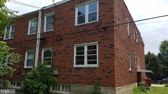 Building Photo - 805 Selma St