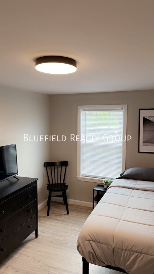 Building Photo - 723 Reynolds Rd