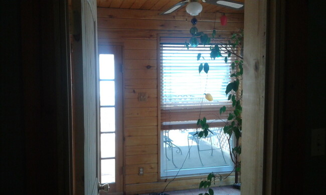 Building Photo - NOB HILL 2 bedroom 1 Bath 1271/SF UTILITIE...