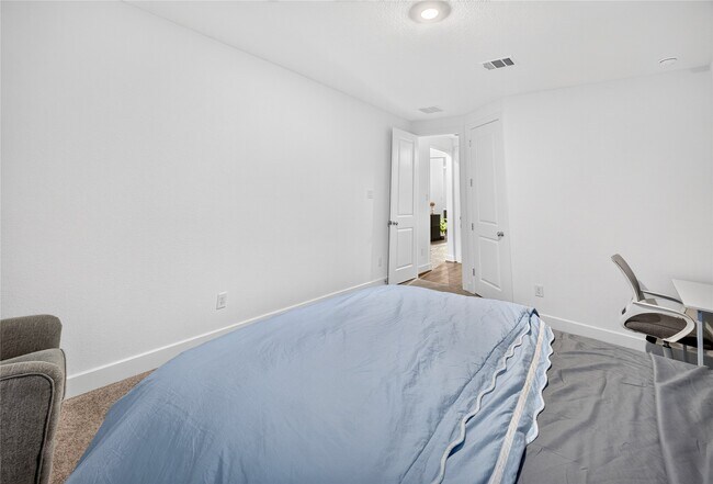 Building Photo - 9407 Sweet Palm St