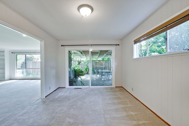 Building Photo - 1534 Crespi Dr