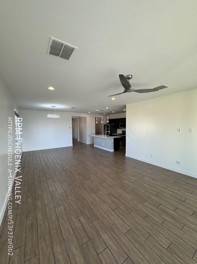 Building Photo - Luxury 4 bed / 3 bath home in Goodyear!