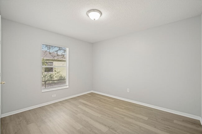 Building Photo - Move in Ready! Modern 3-Bedroom 2-bath Hom...