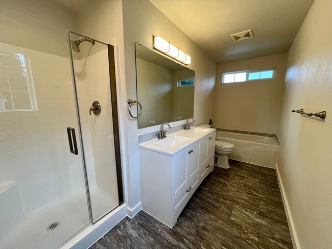 Building Photo - Fully Remodeled  3 BD + Den