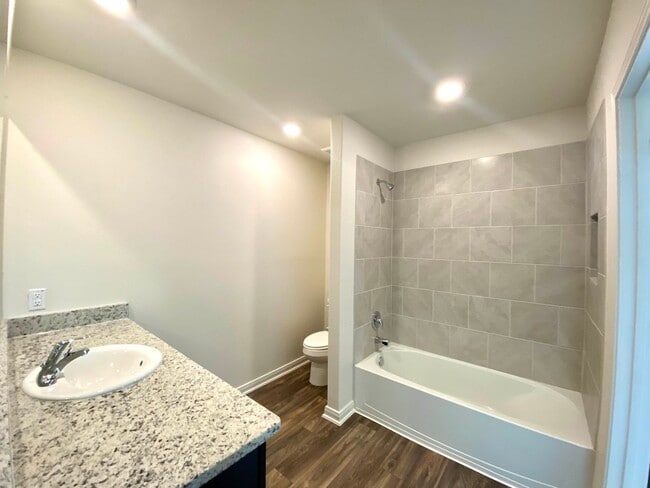 Building Photo - Brand new 4 bedroom, 2 bath home in the Pr...
