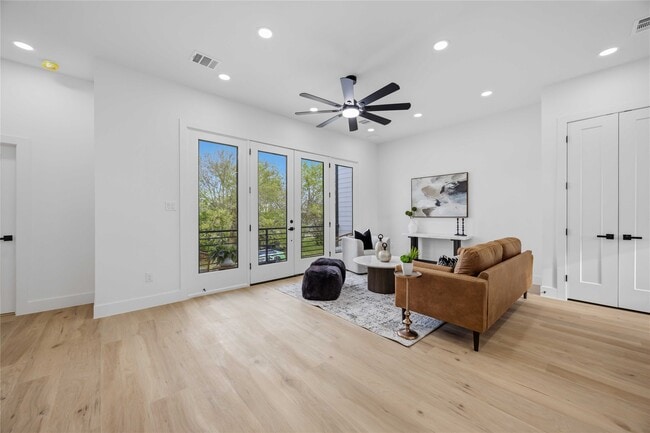 Building Photo - 2010 Yates St