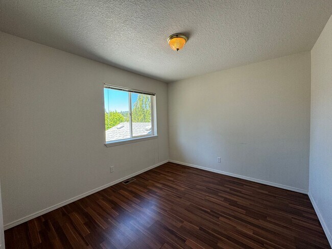 Building Photo - 12950 SW Mayview Way