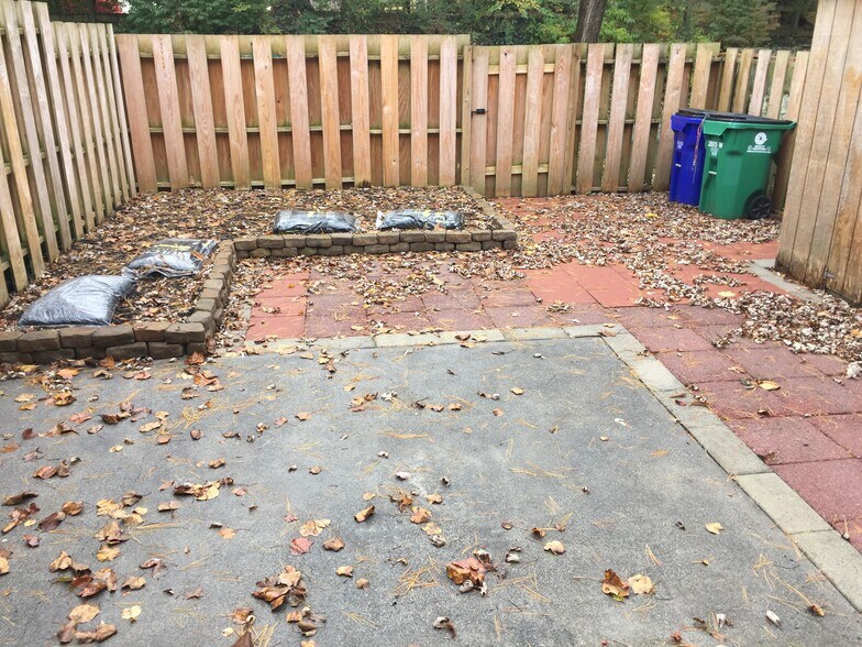 Courtyard 1 - 2805 Wellesley Ct