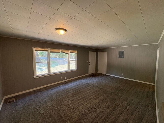 Building Photo - 1403 40th E Wy