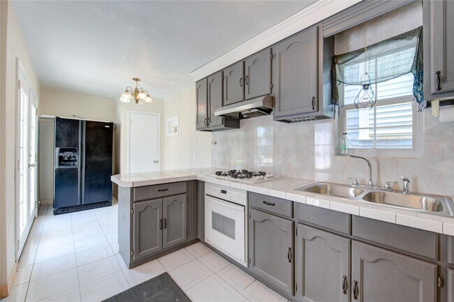 Building Photo - 1619 Avenue N