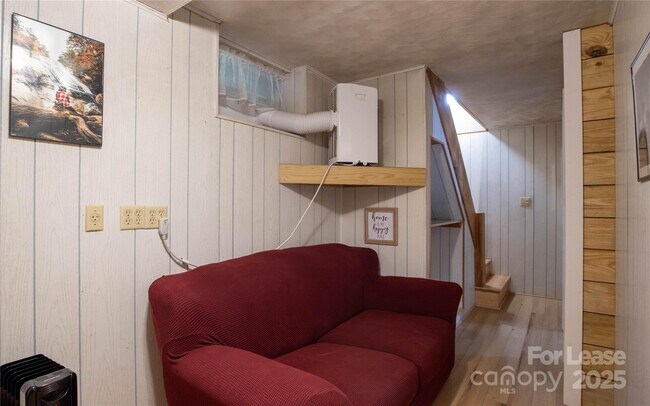 Building Photo - 2038 Toms Creek Rd