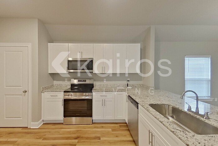 Building Photo - 13751 Pinyon Dr