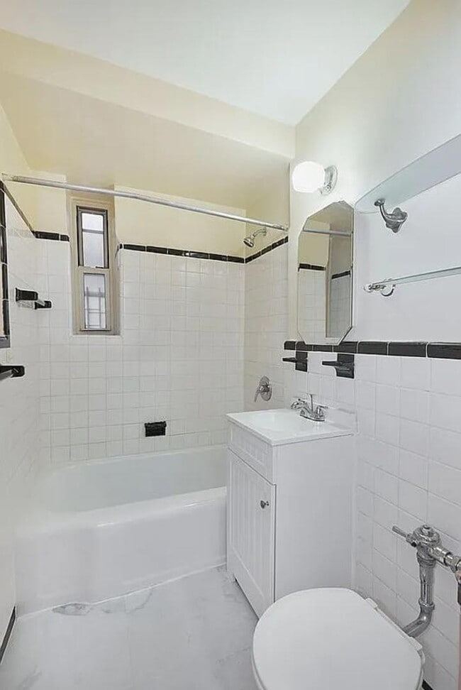 Building Photo - 86-11 151st Ave