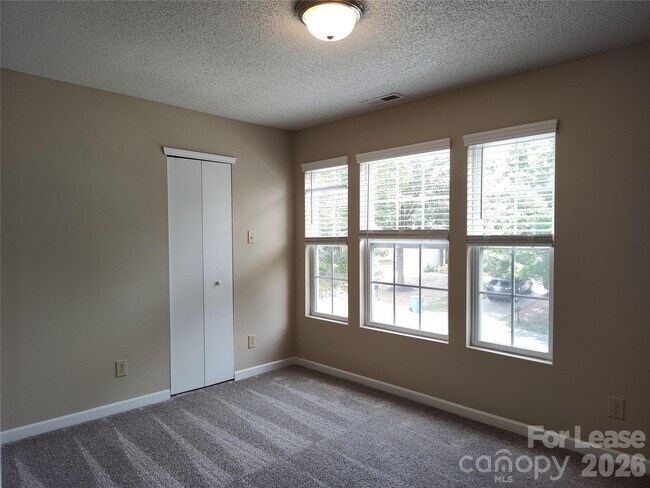 Building Photo - 2038 Dunsmore Ln
