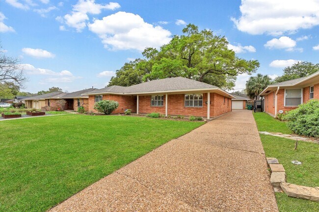 Building Photo - 6327 Wynnwood Ln