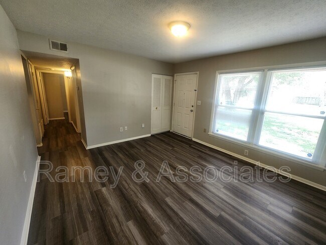 Building Photo - 5403 Bramble Ct