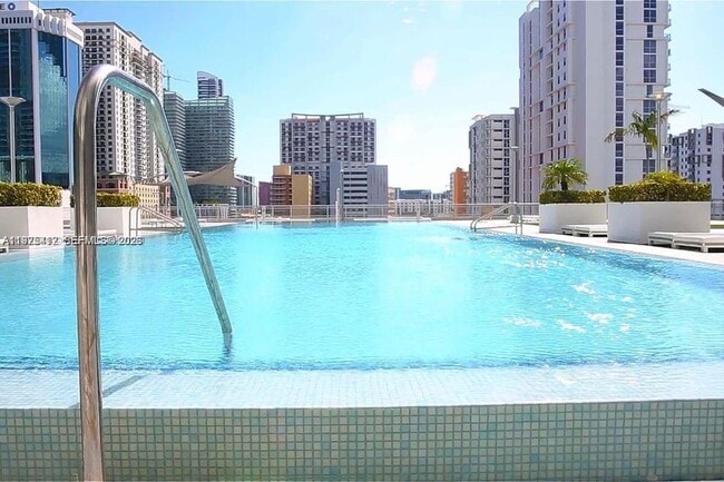 Building Photo - 690 SW 1st Ct