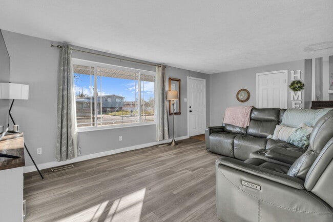 Building Photo - 1992 Afton Cir