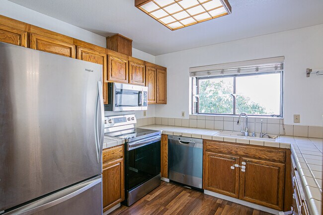 Building Photo - 1912 Magdalena Cir