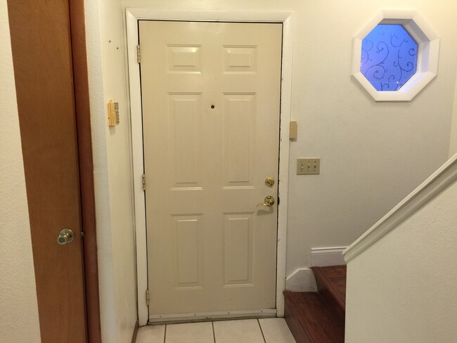 Building Photo - 2/2.5 corner unit Townhouse in Whisper Lake