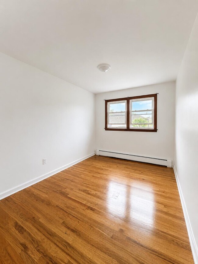 Building Photo - 130 70th St