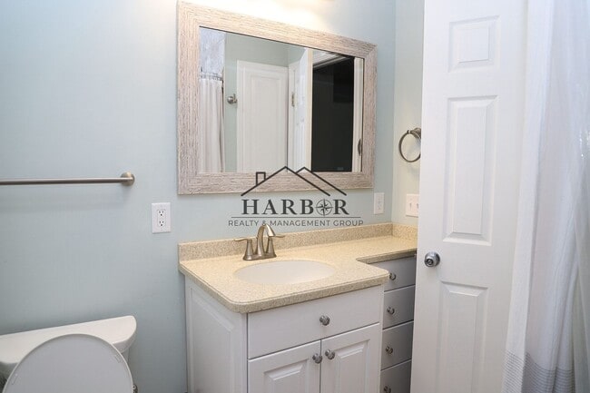 Building Photo - Single Family Home in SE Rochester Availab...