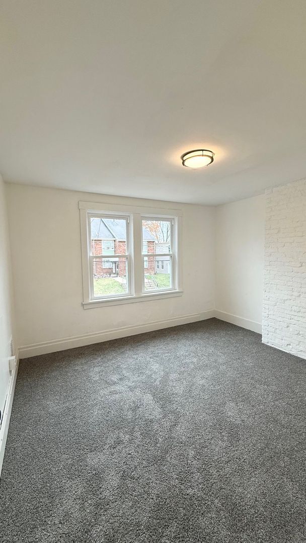 Building Photo - Newly Renovated 3 Bedroom in Arlington- New Kitchen and Bath with HUGE Backyard!!