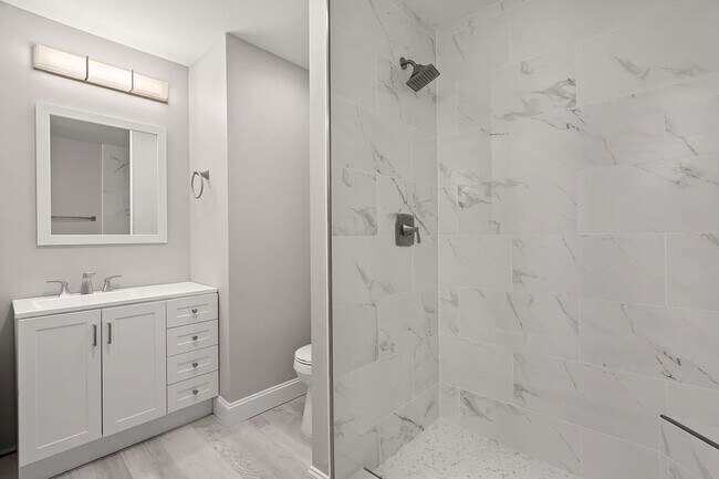 Building Photo - Modern Comfort Meets Suburban Convenience ...