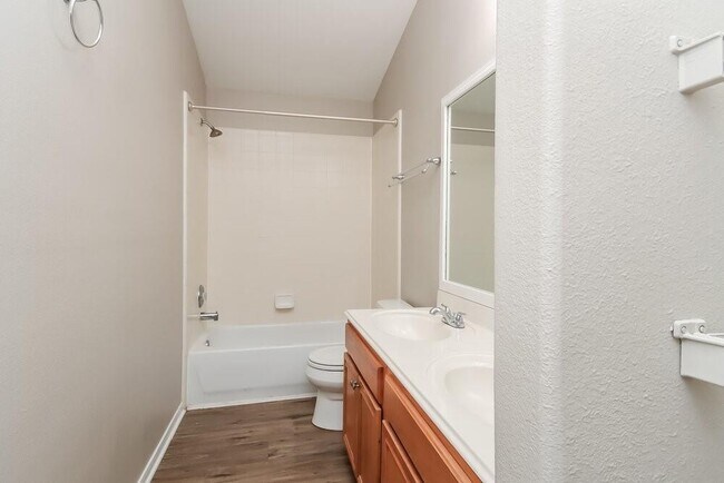 Building Photo - 14635 Lothbury Dr