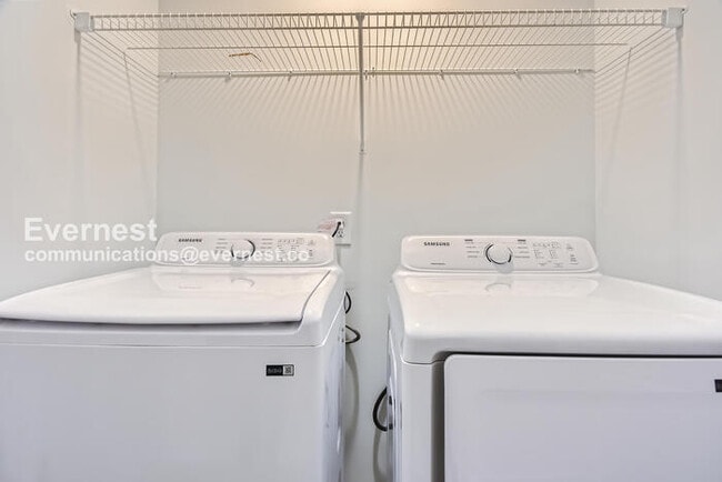 Building Photo - 305 Raines Ct