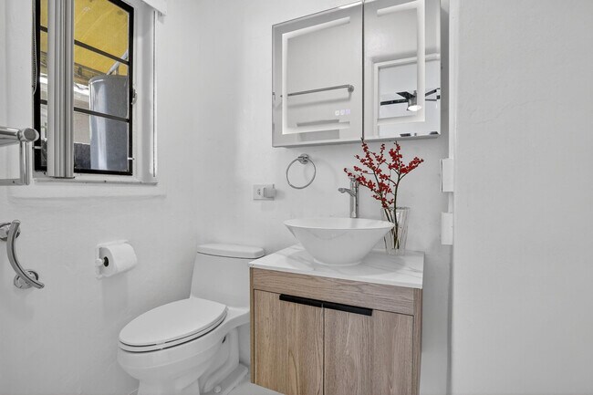 Building Photo - 501 SW 5th St