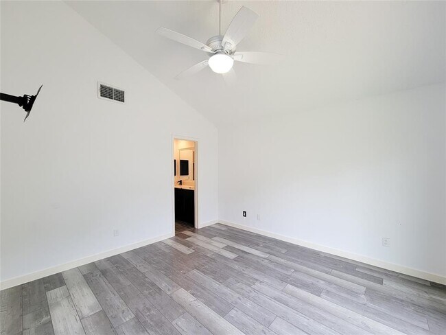 Building Photo - 13838 Walnut Hollow Ln