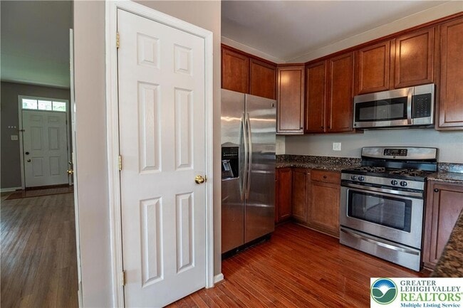 Building Photo - 955 King Way