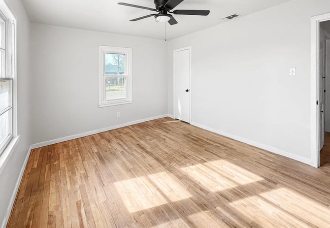 Building Photo - 1401 Ave M