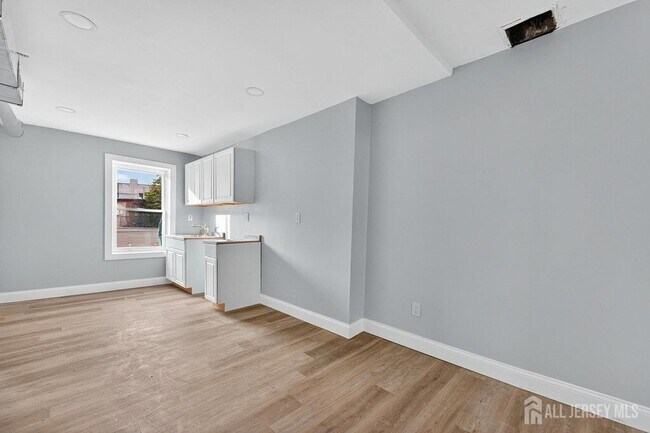 Building Photo - 11 N Willow St