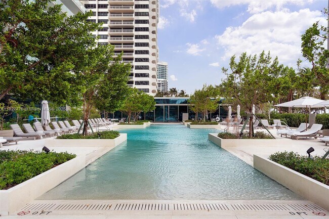 Building Photo - 10201 Collins Ave
