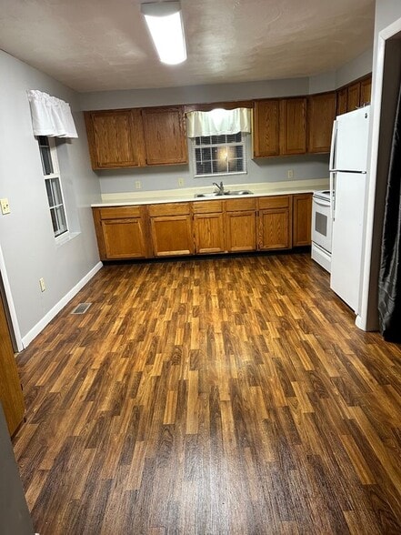 Building Photo - 5854 Hayes Rd