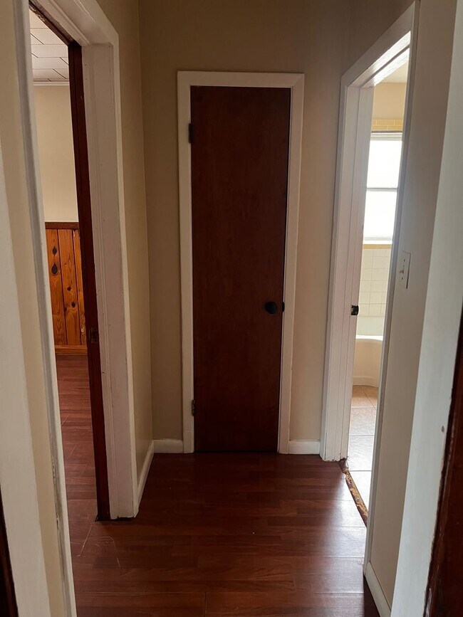 Building Photo - 1101 N Burton St