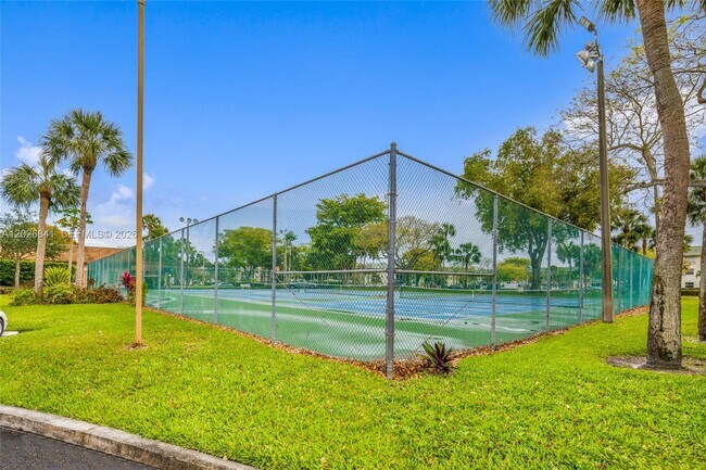 Building Photo - 6075 N Sabal Palm Blvd