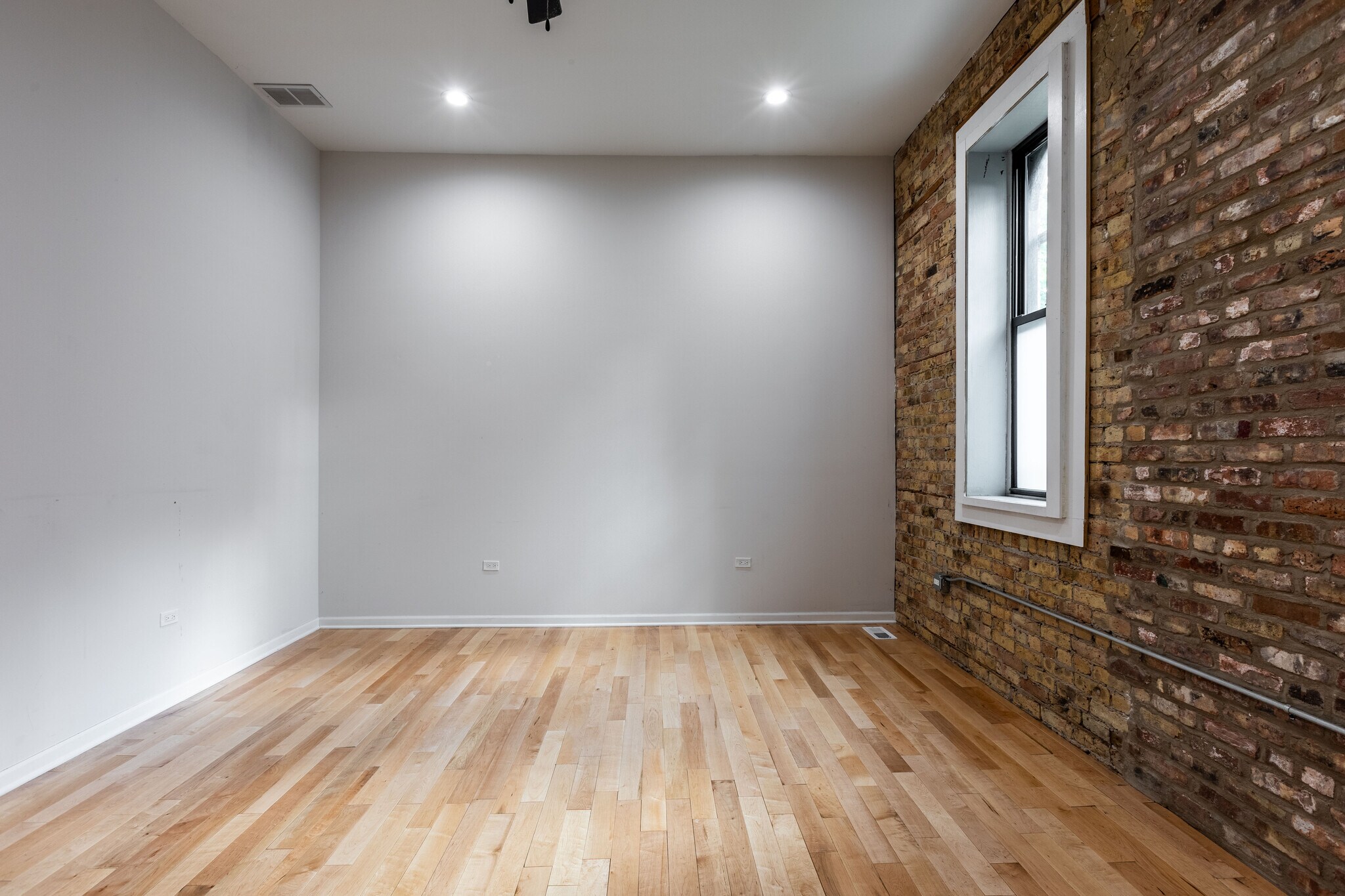 Building Photo - 2701 W Thomas St