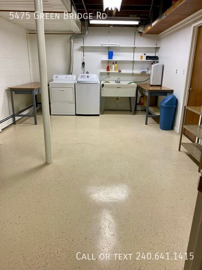 Building Photo - 5475 Green Bridge Rd