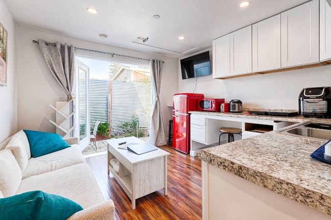 Building Photo - 515 Mountain View Ave