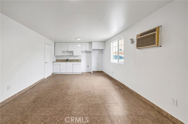 Building Photo - 6827 Simpson Ave