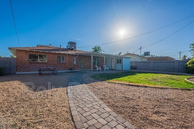 Building Photo - 8416 E Rancho Vista Dr