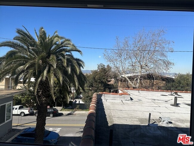 Building Photo - 410 Pershing Dr