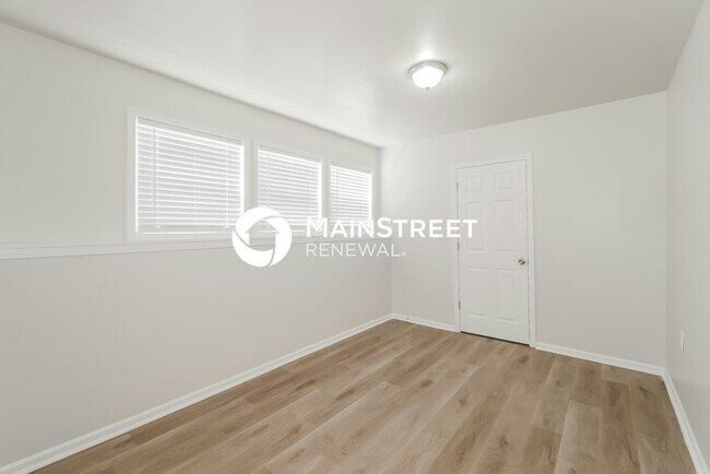Building Photo - 3 Bedroom Pet-Friendly Home in LEES SUMMIT, MO with Main Street Renewal