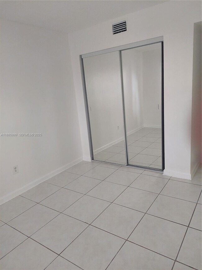 Building Photo - 860 NE 209th Terrace