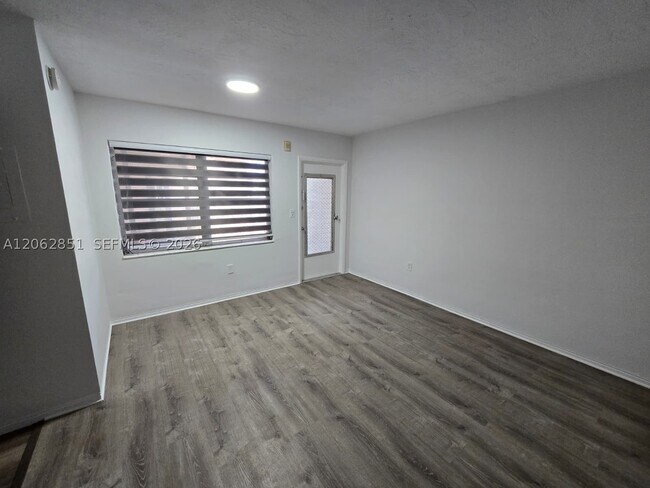 Building Photo - 1500 NE 127th St